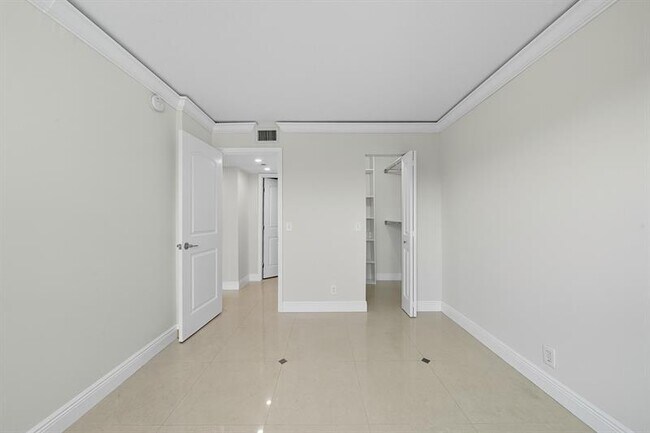 Building Photo - 3700 N Pine Island Rd