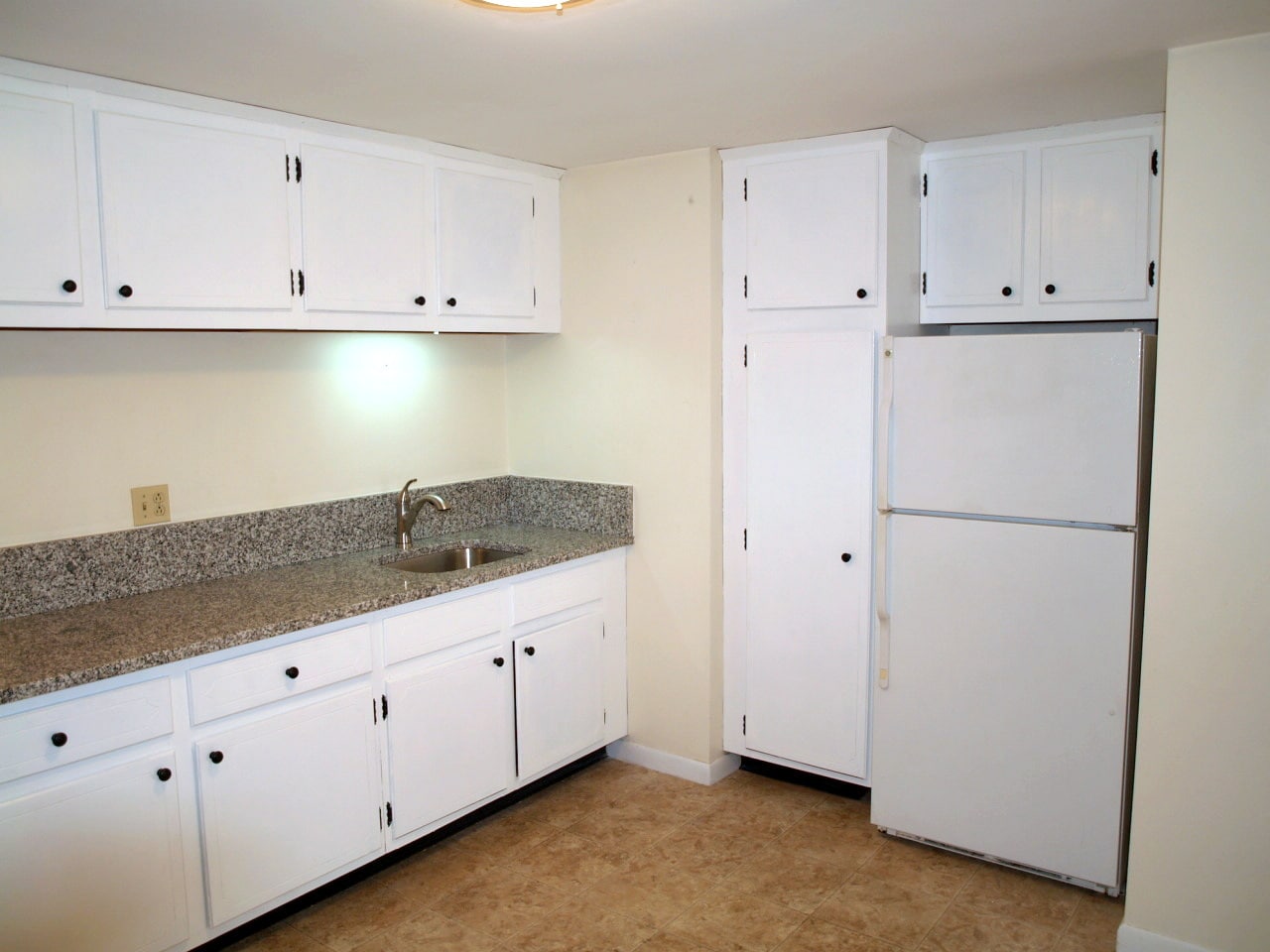 Building Photo - 17 Sinai Cir