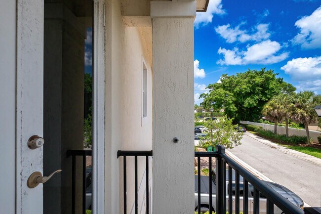 Building Photo - 7651 NW 88 Terrace