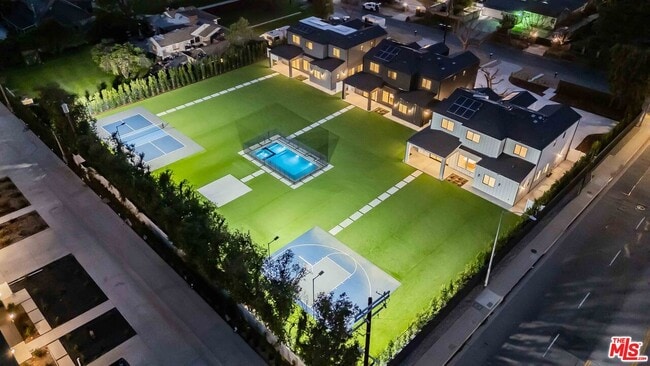 Building Photo - 8670 Encino Ave