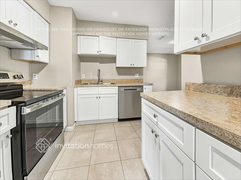 Building Photo - 512 E Hilda Dr