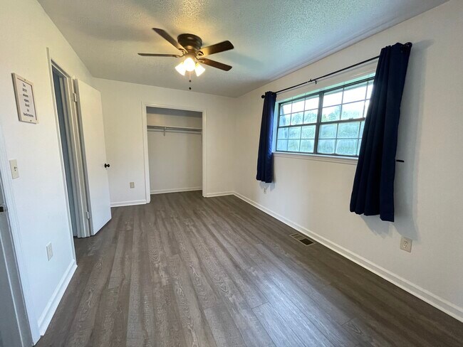 Building Photo - 76 Glenbrook Dr