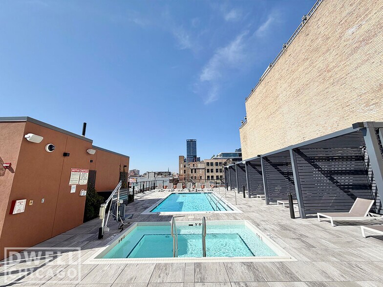 Building Photo - 1111 W Lake St