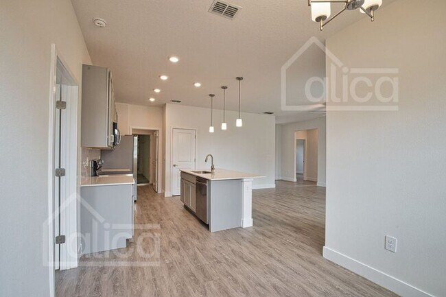 Building Photo - 3539 Donahue Ave