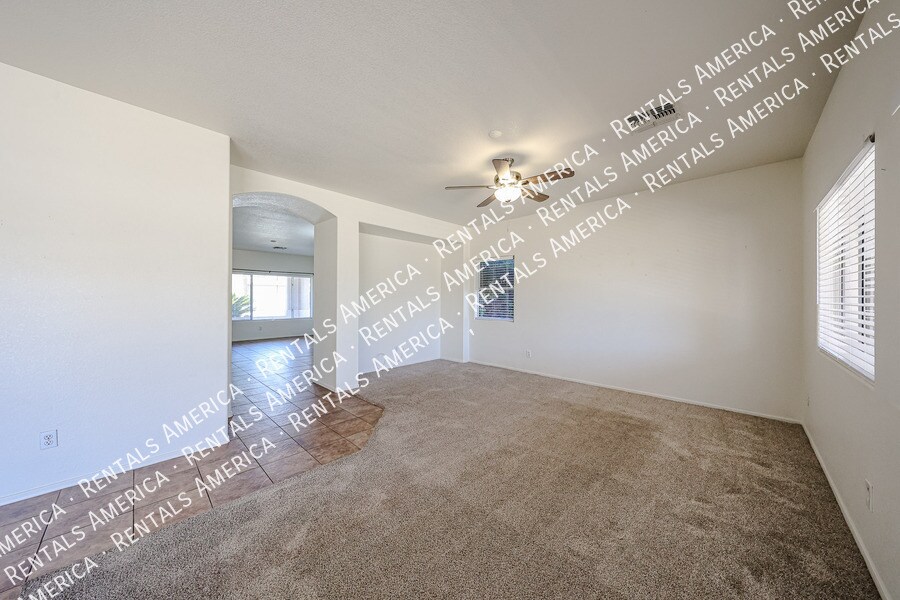Building Photo - 14300 W Weldon Ave