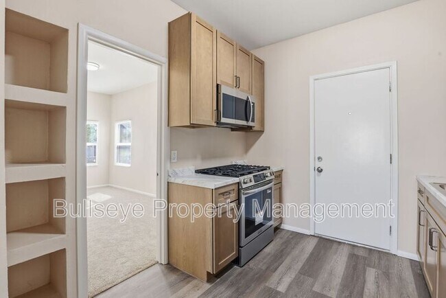 Building Photo - 925 E Garfield St