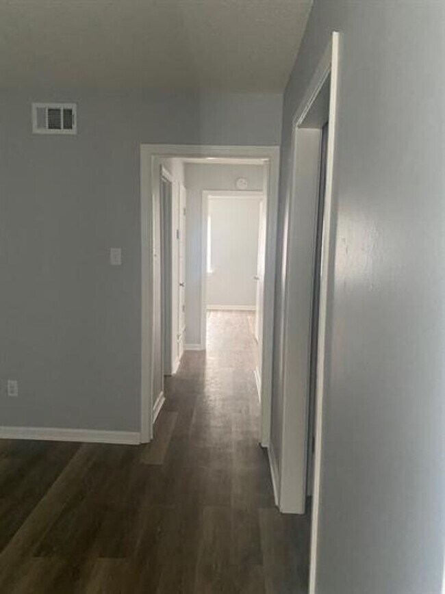 Building Photo - Newly Renovated 3-Bedroom Home - Modern Up...