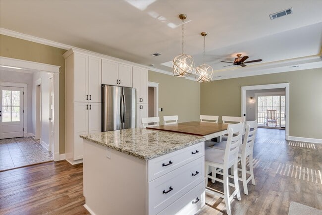 Building Photo - 400 Rish Store Rd