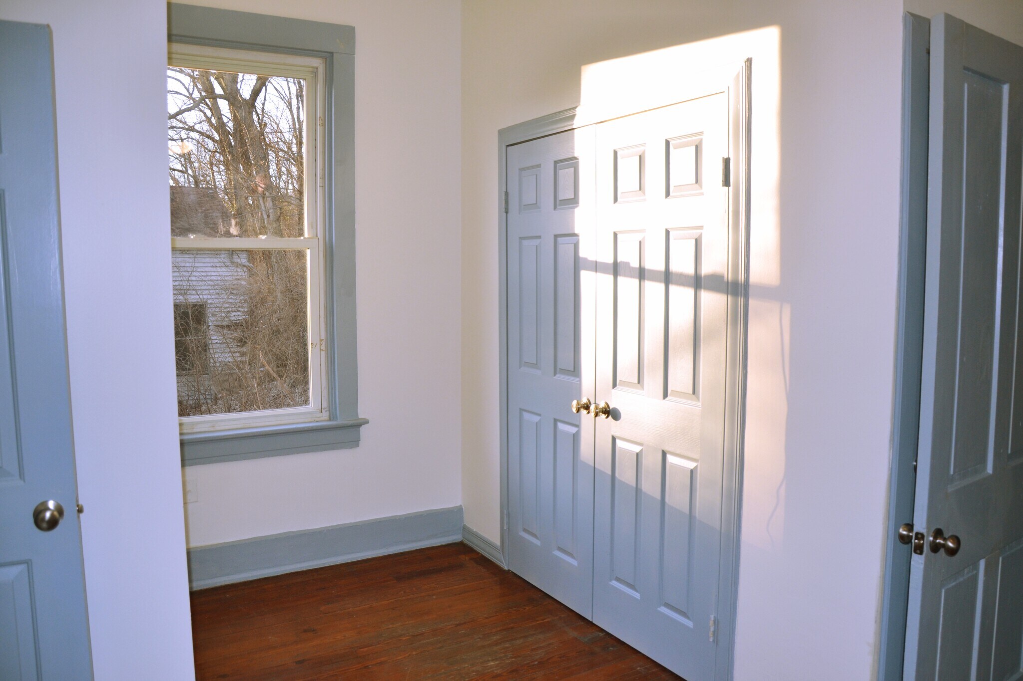 Building Photo - 522 W McMicken Ave