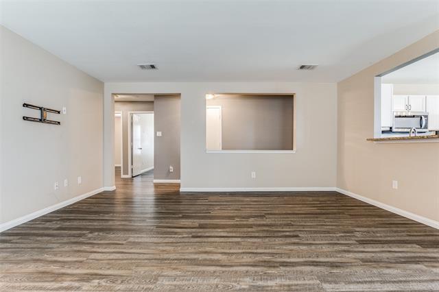 Building Photo - 2405 Emerald Ln