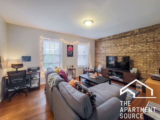 Building Photo - 3730 N Sheffield Ave