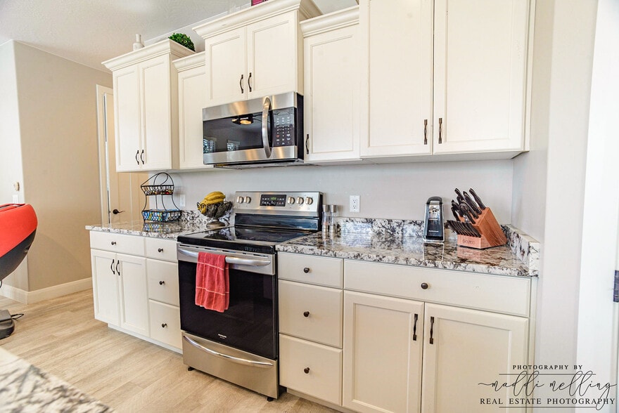 Building Photo - 325 N Red Stone Rd