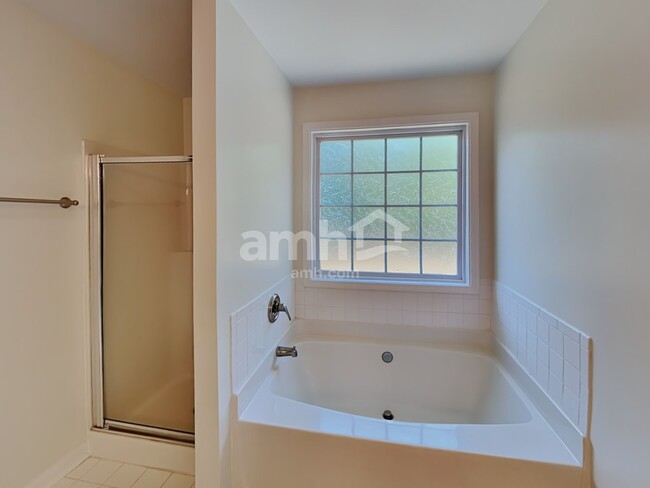 Building Photo - 7014 Roselake Cir