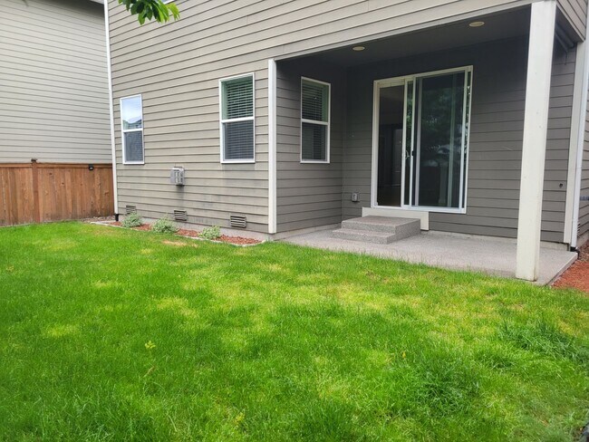 Building Photo - Great 3 bedr. with large loft in perfect l...