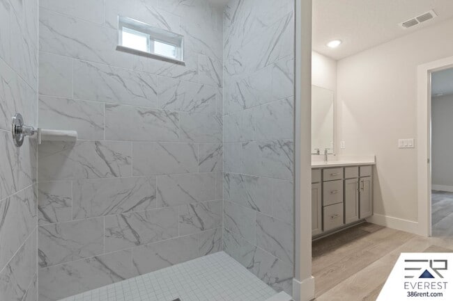 Building Photo - FULLY FENCED, LIKE NEW 3/2/2 IN PINE LAKES