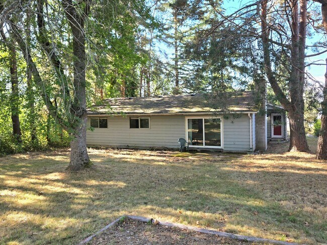 Building Photo - 2502 E Sunset Dr