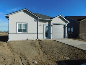 Building Photo - WALKING DISTANCE TO COMMUNITY