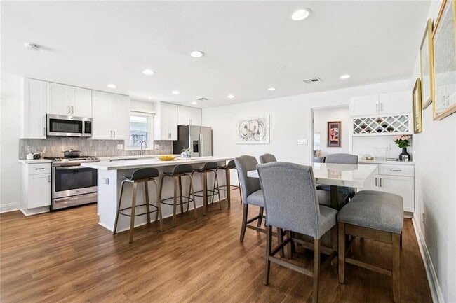 Building Photo - 940 Florida Blvd