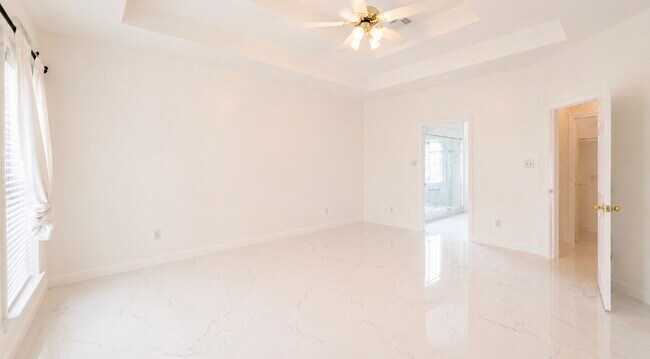 Building Photo - 423 Blossomwood Dr