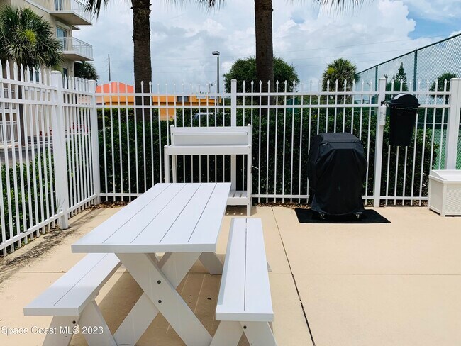 Building Photo - 105 Pulsipher Ave