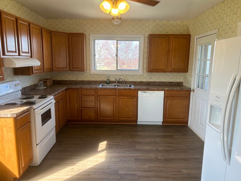 Kitchen with large side-by-side refrigerator, oven, stove and dishwasher. Plentry of cabinet space. - 203 Reibold Rd