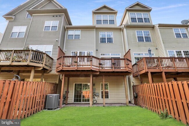 Building Photo - 1128 Keokuk Terrace NE