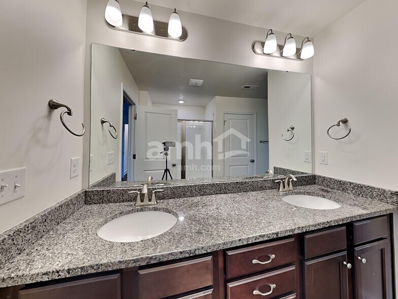 Building Photo - 13029 Wishsong Ct