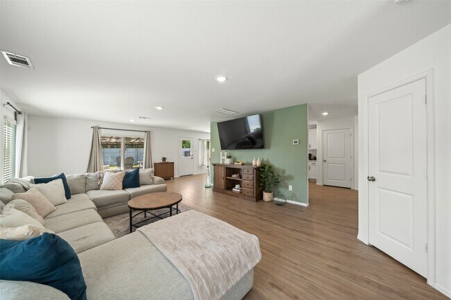 Building Photo - 18734 Clearwater Brk Dr