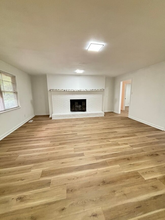 Building Photo - 516 Green Oak Dr