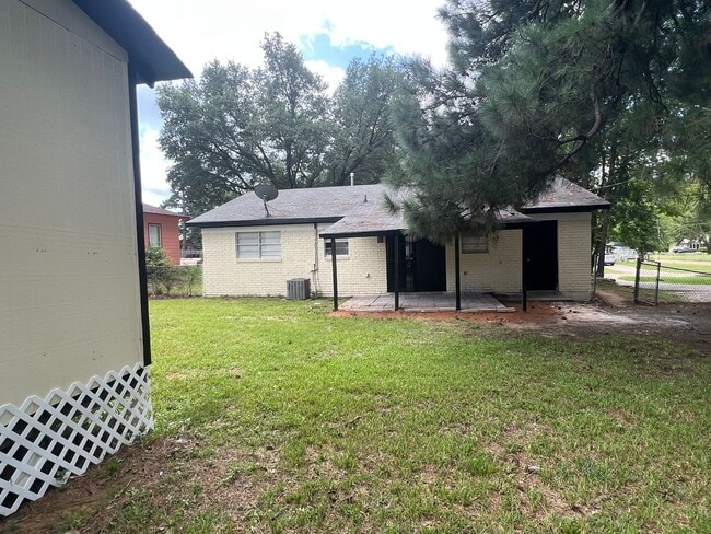 Building Photo - 3014 Nona Cir