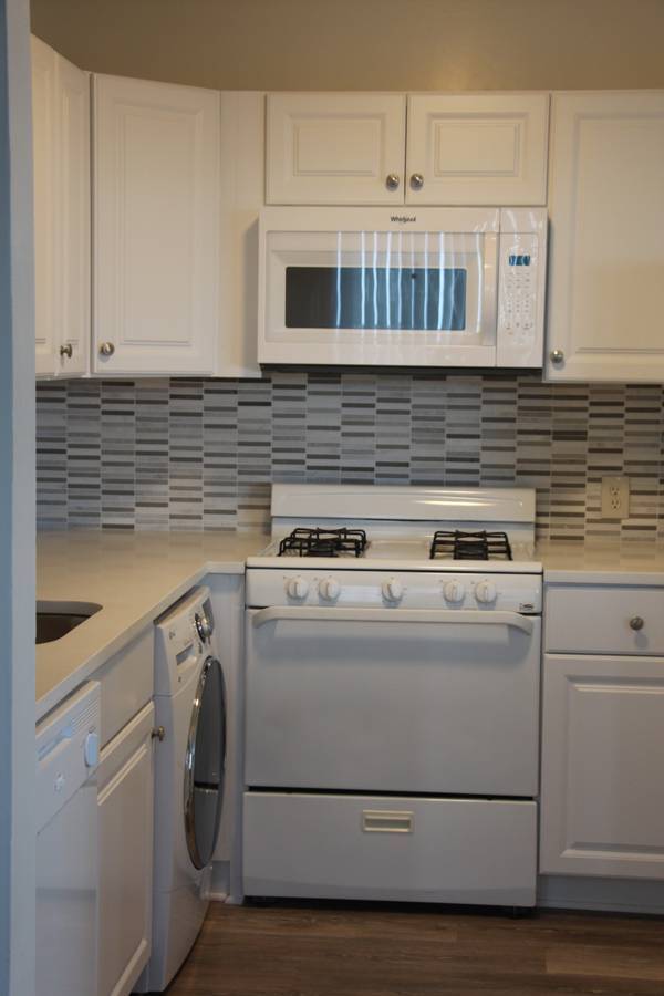 Building Photo - 1512 S Arlington Ridge Rd