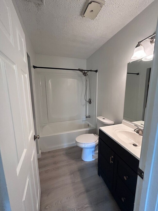 Building Photo - Available Now | North Chesterfield Gem | 2 Bed, 1 Bath