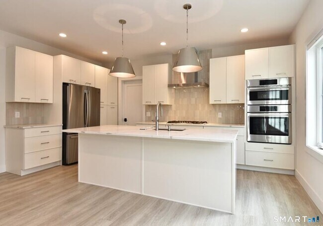 Building Photo - 40 Fullin Rd