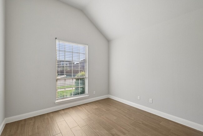 Building Photo - 1709 Everitt Trail