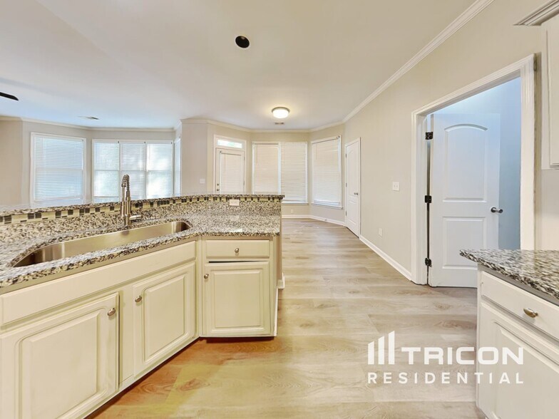 Building Photo - 257 Winding Waters Ct