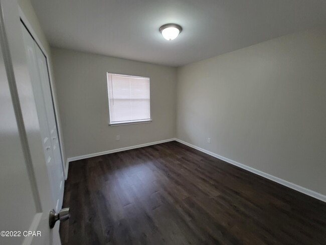 Building Photo - 5820 Hickory St