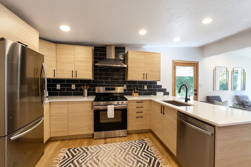 Building Photo - 3909 W Normandie Dr