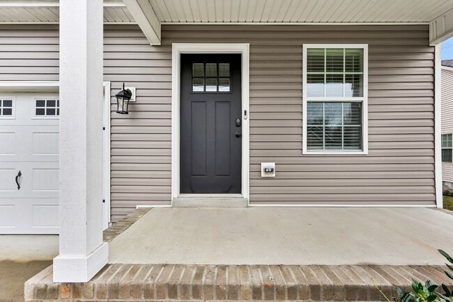 Building Photo - 1197 Old Charlotte Trace