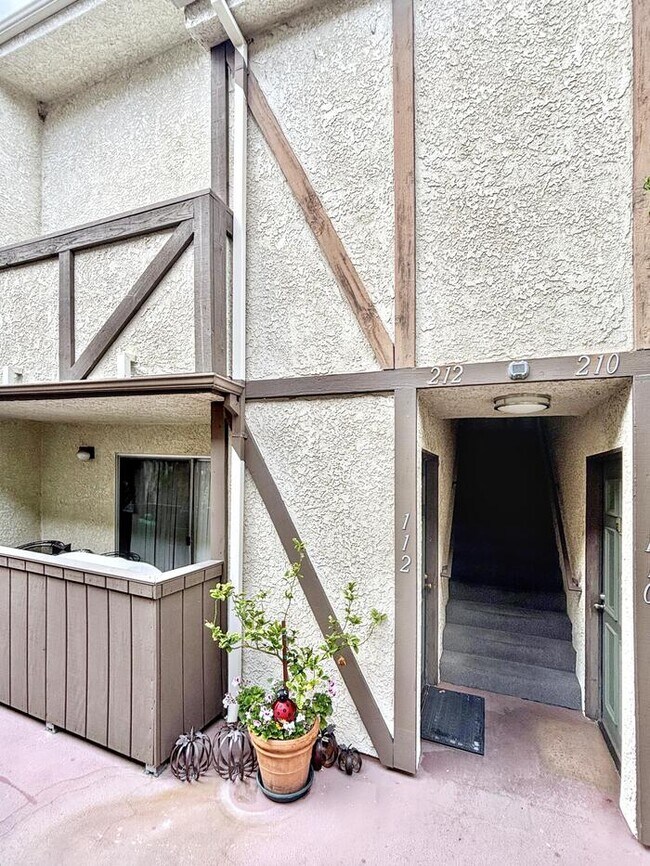 Primary Photo - Lovely 2-Bed, 2-Bath Condo with Great Loca...