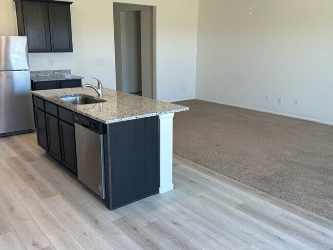 Building Photo - New 3 bedroom, 2 bath ranch style home in ...