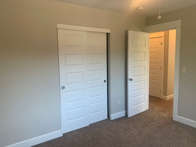 Building Photo - Townhome in Highly desired  Camas -Lacamas...