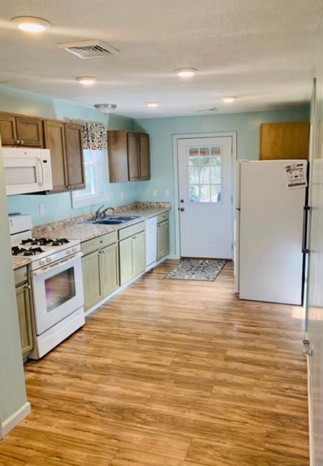 Building Photo - 314 Goram Rd