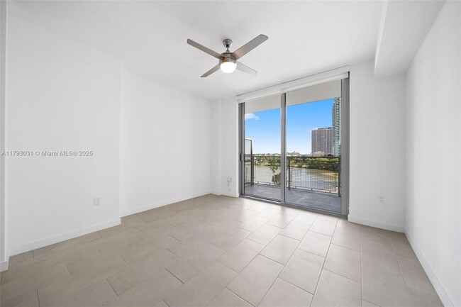 Building Photo - 2150 N Bayshore Dr