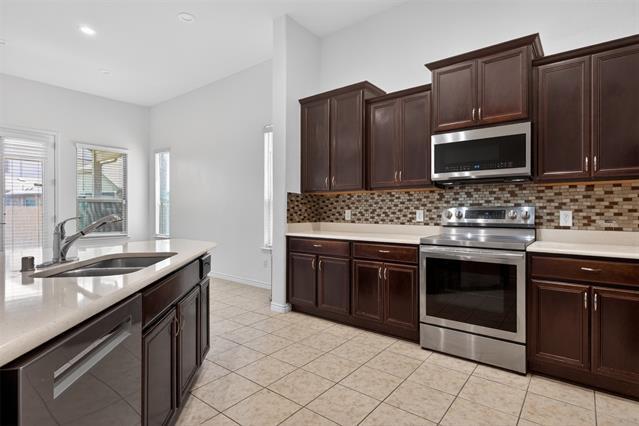 Building Photo - 8728 Maple Ridge Trail