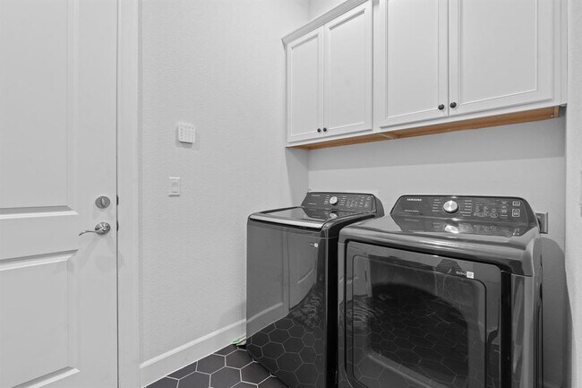 Building Photo - 104 Majestic Arroyo Way