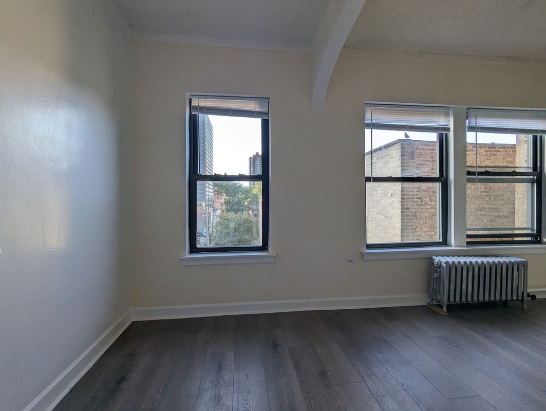Building Photo - 5417 N Kenmore Ave
