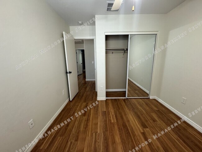 Building Photo - Contemporary Phoenix Living – Spacious 3BR...