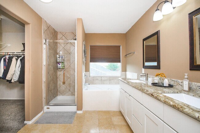 Building Photo - 20506 Lantern Springs Ln