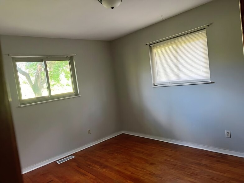 Bedroom 1 - 1037 Windsor Rd