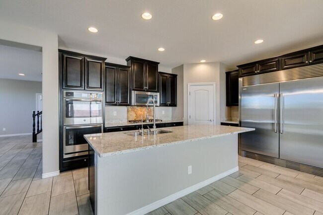 Building Photo - Beautiful Next-Gen Home with Private Entry Suite & Spacious Backyard * MOVE IN SPECIAL*